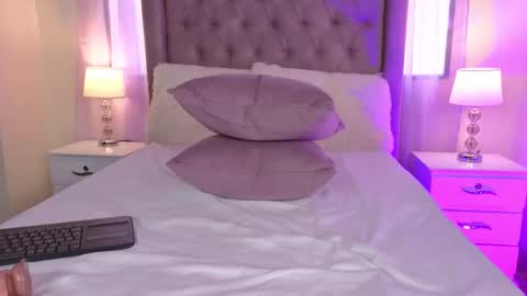 ZaraQuiinn online show from October 2025 03:36:01 PM