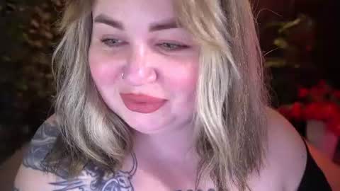 Snapshot of zarareign_ chatting on June 2026 07:33:01 PM Lola online show from June 2026 07:33:01 PM