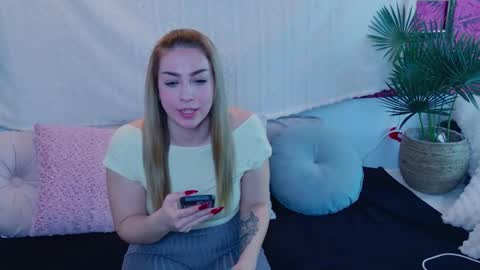 Snapshot of zarasplayground chatting on December 2025 03:52:02 PM zarasplayground online show from December 2025 03:52:02 PM