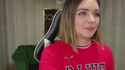 Isabella online show from January 2026 12:32:02 PM