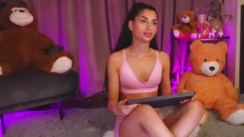 zariaavera online show from May 2026 12:18:01 AM