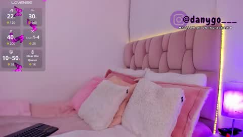 Zariana online show from November 2025 11:29:01 PM