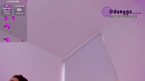 Zariana online show from November 2025 07:06:01 PM