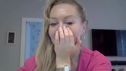 Zarina Swift online show from October 2025 04:33:01 AM