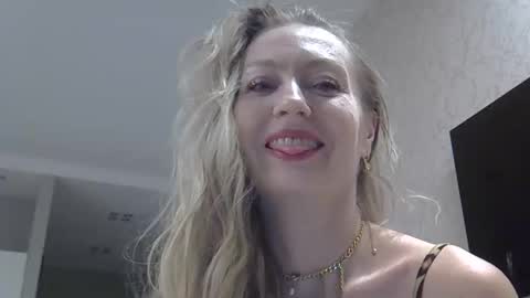 Zarina Swift online show from November 2025 12:02:02 PM