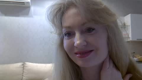 Snapshot of zarinaswift chatting on May 2026 08:30:02 AM Zarina Swift online show from May 2026 08:30:02 AM