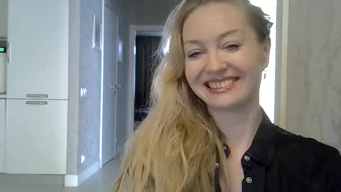 Snapshot of zarinaswift chatting on June 2026 11:23:01 AM Zarina Swift online show from June 2026 11:23:01 AM