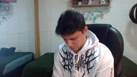 Snapshot of zayn_clausen chatting on May 2026 05:39:01 PM zayn_clausen online show from May 2026 05:39:01 PM