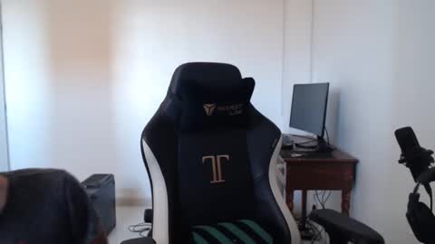 Snapshot of zazou3113 chatting on December 2024 08:31:01 AM Grizzly Bear online show from December 2024 08:31:01 AM