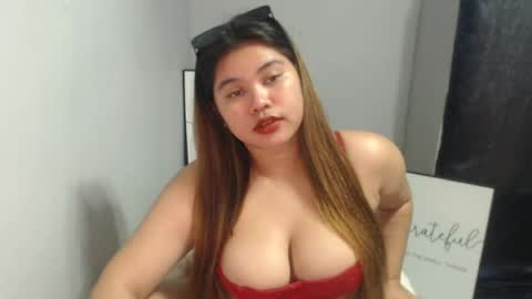 Snapshot of zeeel_x chatting on June 2026 06:43:02 PM Zeeel online show from June 2026 06:43:02 PM