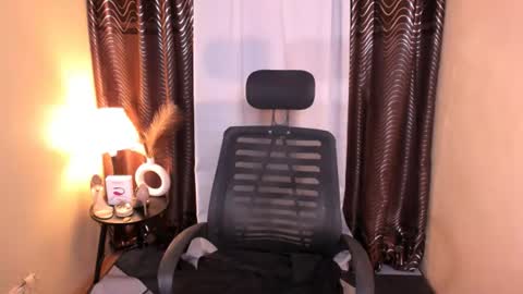 Snapshot of zella_maurice chatting on July 2026 02:13:02 AM zella_maurice online show from July 2026 02:13:02 AM