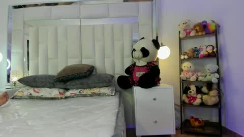 Snapshot of zenda_johns chatting on January 2025 05:27:01 AM zendal Johns online show from January 2025 05:27:01 AM