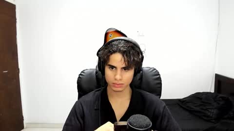 Snapshot of zenhzu chatting on November 2025 09:50:01 PM zenzhu online show from November 2025 09:50:01 PM