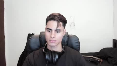 Snapshot of zenhzu chatting on December 2025 11:11:01 PM zenzhu online show from December 2025 11:11:01 PM