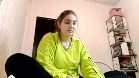 Snapshot of zeniabrossoit chatting on April 2026 01:06:01 PM zeniabrossoit online show from April 2026 01:06:01 PM