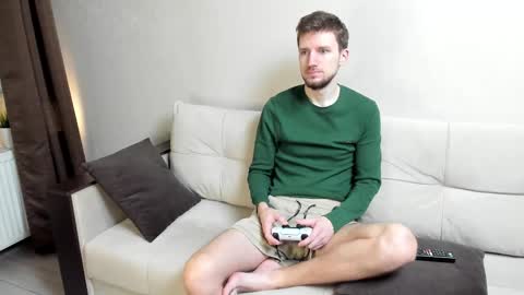 Andrew online show from October 2025 08:31:02 PM