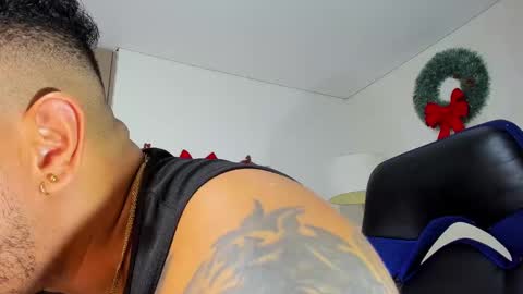 Snapshot of zeus_strong93 chatting on December 2024 11:43:02 PM zeus strong online show from December 2024 11:43:02 PM