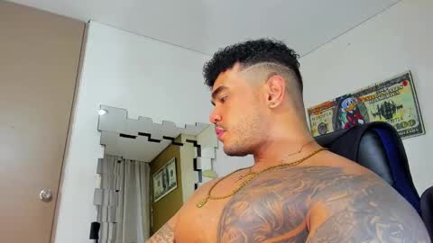 Snapshot of zeus_strong93 chatting on January 2025 01:02:01 AM zeus strong online show from January 2025 01:02:01 AM