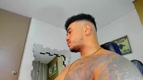 Snapshot of zeus_strong93 chatting on January 2025 10:50:01 PM zeus strong online show from January 2025 10:50:01 PM