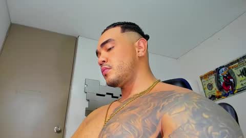 Snapshot of zeus_strong93 chatting on February 2025 10:59:01 PM zeus strong online show from February 2025 10:59:01 PM