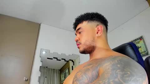 Snapshot of zeus_strong93 chatting on March 2025 12:00:01 AM zeus strong online show from March 2025 12:00:01 AM