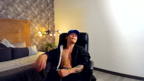 zeus online show from December 2024 06:04:02 PM