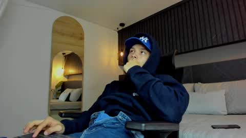 zeus online show from February 2025 03:40:01 AM