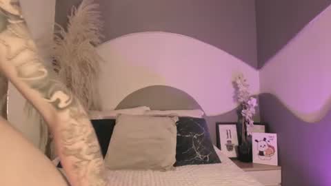 Snapshot of zhally_dee chatting on June 2026 11:37:01 AM zhally_dee online show from June 2026 11:37:01 AM