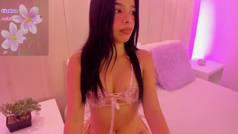 Snapshot of zhara_pearl_ chatting on August 2026 07:38:01 PM Kamila online show from August 2026 07:38:01 PM