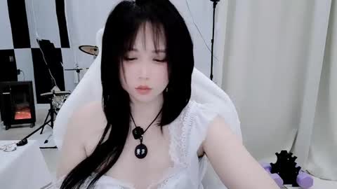 Snapshot of zhen0 chatting on April 2026 06:13:02 PM zhen online show from April 2026 06:13:02 PM