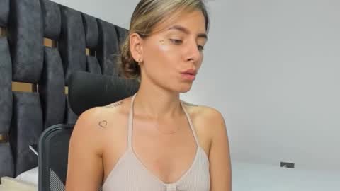 Snapshot of ziataylor chatting on February 2026 09:53:01 PM ziataylor online show from February 2026 09:53:01 PM