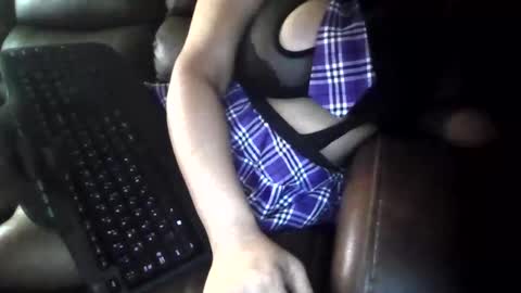 zimzim_ online show from December 2025 11:05:01 AM