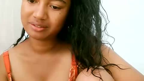 Snapshot of zina479102 chatting on May 2026 05:57:02 AM elly online show from May 2026 05:57:02 AM