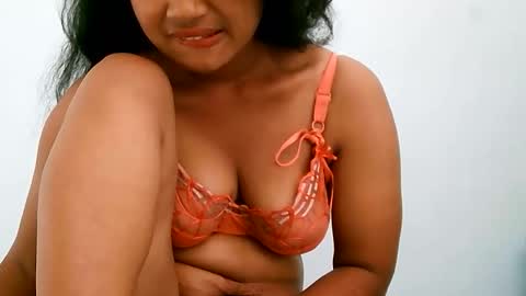 Snapshot of zina479102 chatting on May 2026 05:14:02 AM elly online show from May 2026 05:14:02 AM