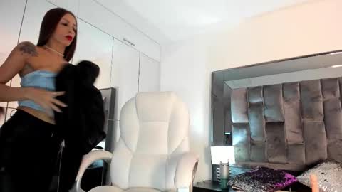 Nia  online show from November 2025 11:33:02 AM