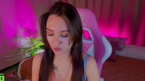 Zlata  Mon Tue Thu Fri Sun Sa GMT 3 0000pm - 0600pm  online show from October 2025 04:41:02 PM