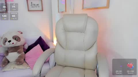 Snapshot of zobe_love chatting on June 2026 05:01:02 PM Zobe Love online show from June 2026 05:01:02 PM