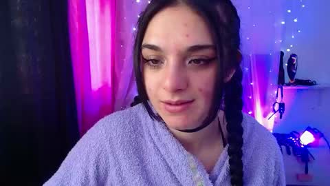 zoe_0111 online show from January 2025 03:32:02 PM