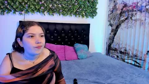 Snapshot of zoe_and_valeria chatting on May 2026 02:22:01 PM Zoe And Valeria online show from May 2026 02:22:01 PM