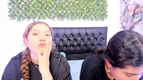 Snapshot of zoe_and_valeria chatting on May 2026 02:24:02 PM Zoe And Valeria online show from May 2026 02:24:02 PM