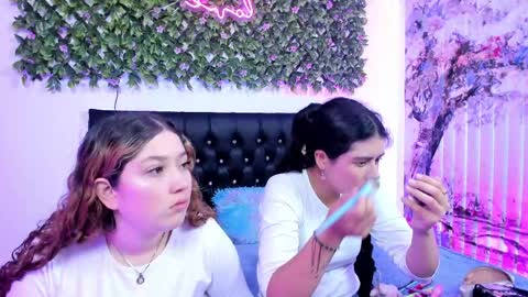 Snapshot of zoe_and_valeria chatting on May 2026 02:48:01 PM Zoe And Valeria online show from May 2026 02:48:01 PM