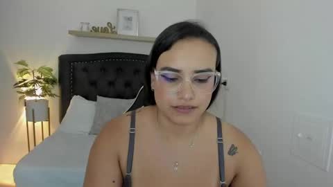 Zoe  online show from January 2025 03:47:02 PM