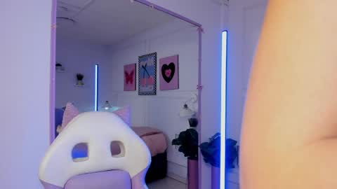 Zoe Lynch online show from April 2026 11:37:01 AM