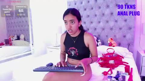 Snapshot of zoe_m00n chatting on July 2026 07:52:01 PM zoe online show from July 2026 07:52:01 PM