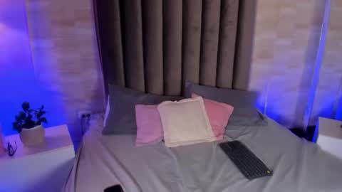 Snapshot of zoe_rousee_ chatting on August 2026 07:27:01 PM zoe_rousee_ online show from August 2026 07:27:01 PM