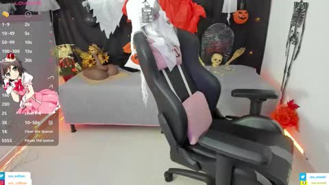 zoe_sullivan_ online show from October 2025 09:28:01 AM