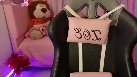 Snapshot of zoe_sullivan_ chatting on May 2026 09:28:02 AM zoe_sullivan_ online show from May 2026 09:28:02 AM