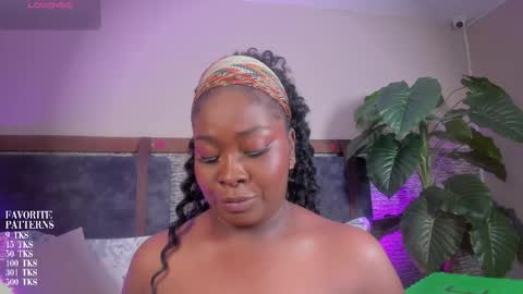 Snapshot of zoee_23 chatting on May 2026 10:55:01 AM Zoe online show from May 2026 10:55:01 AM