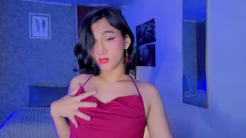 Snapshot of zoee_kiss_ chatting on June 2026 05:00:01 AM ZOE online show from June 2026 05:00:01 AM