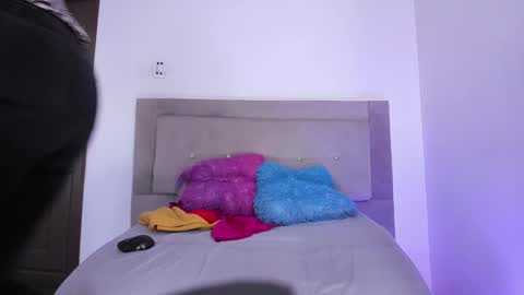 Snapshot of zoeholmes chatting on January 2025 06:03:02 PM Yesenia online show from January 2025 06:03:02 PM